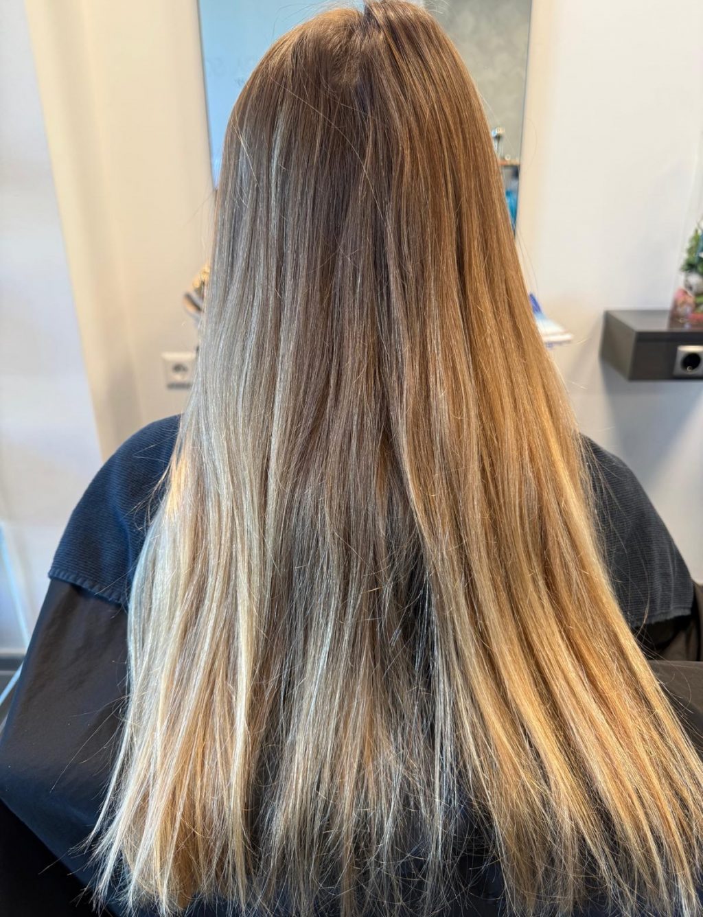 Instagram post from miraschmittfriseure. This post is in position 2.